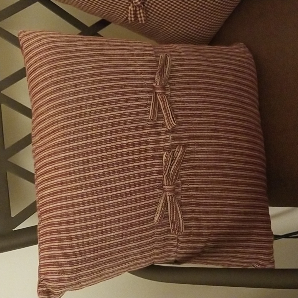 Farmhouse style winter decor pillows - Picture 9 of 12